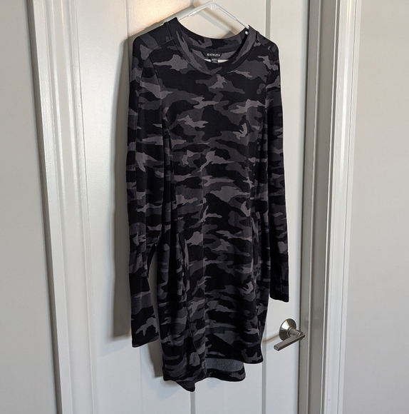 Athleta Balance Lux Black Camo Long Sleeve Dress sz S - Picture 2 of 8